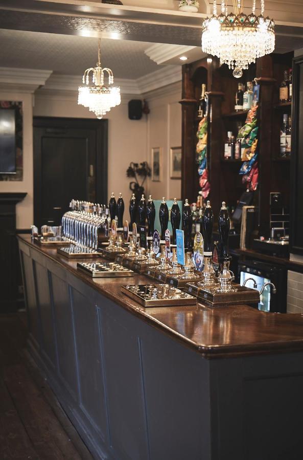 The Lord Grenfell Bed & Breakfast Maidenhead Dış mekan fotoğraf The bar at the Old Red Lion