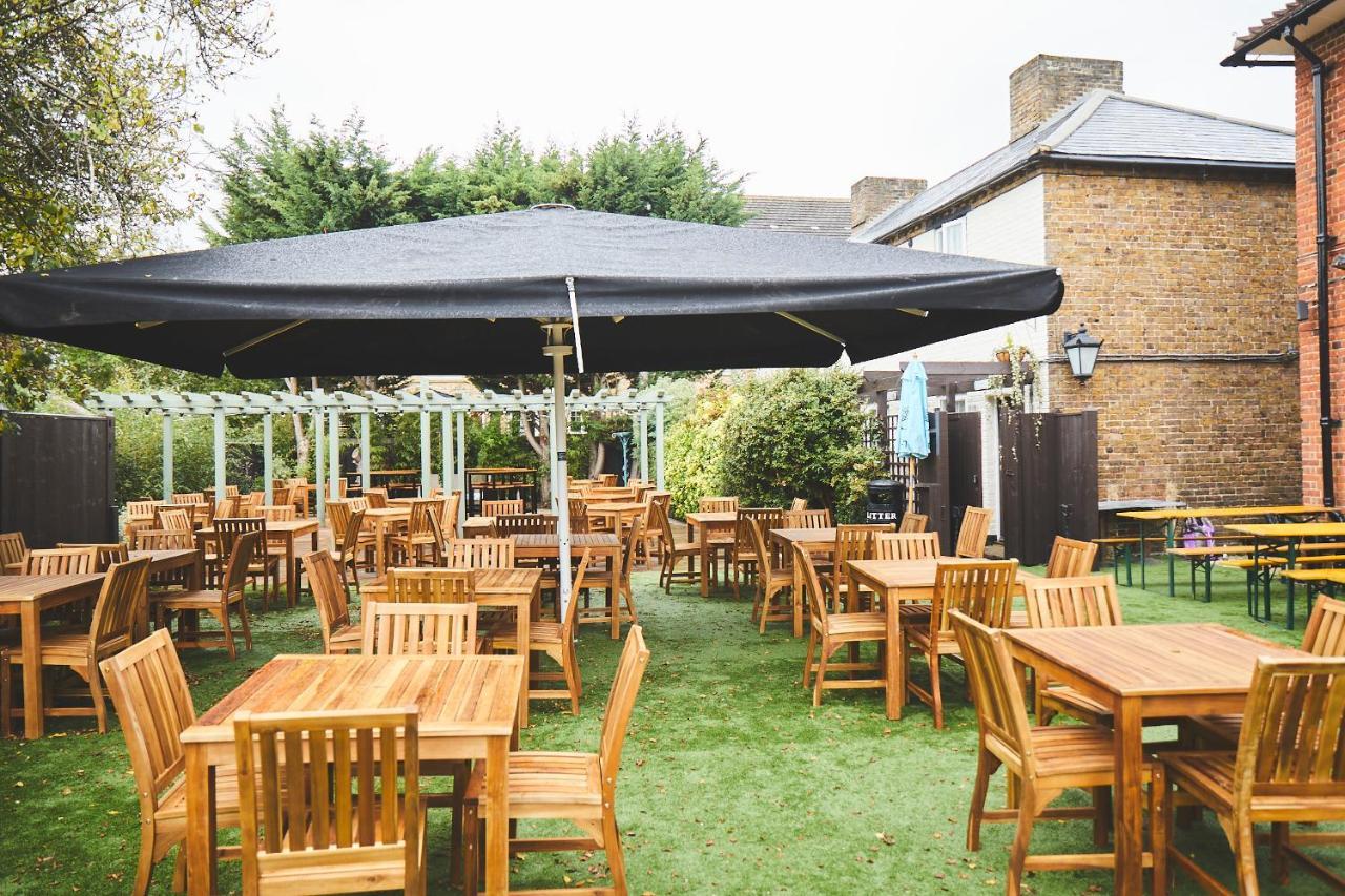 The Lord Grenfell Bed & Breakfast Maidenhead Dış mekan fotoğraf The garden at The Crown
