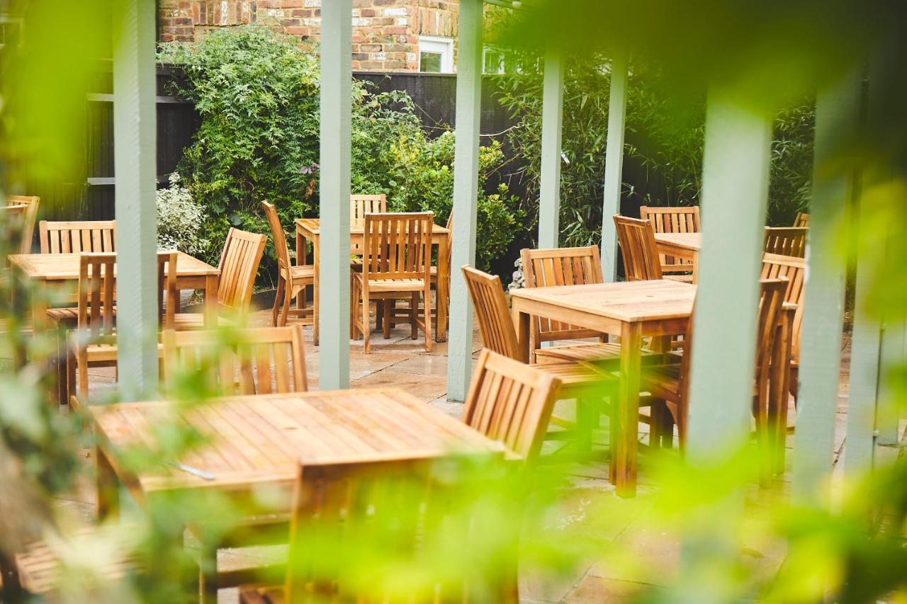 The Lord Grenfell Bed & Breakfast Maidenhead Dış mekan fotoğraf The garden at The Crown