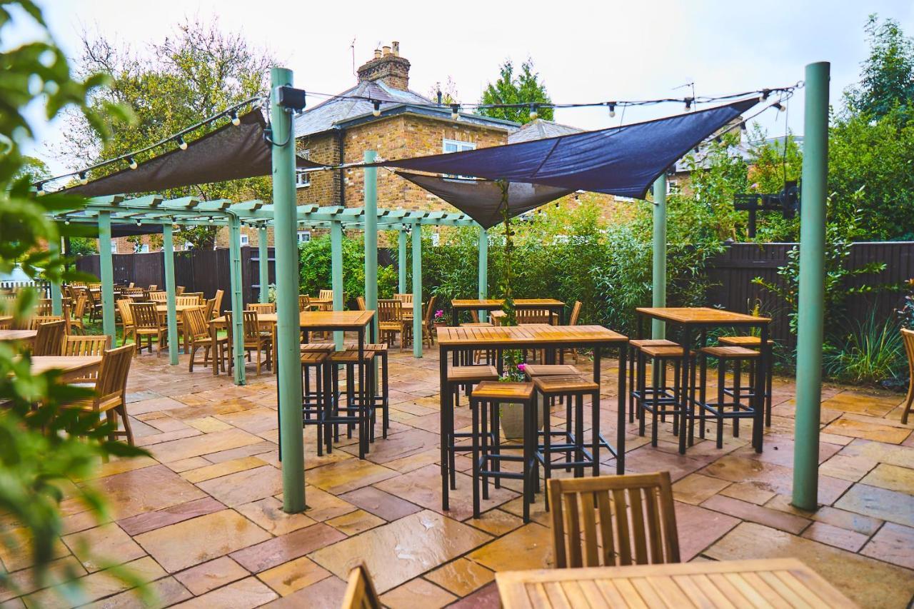 The Lord Grenfell Bed & Breakfast Maidenhead Dış mekan fotoğraf The roof terrace at the Duke of Cumberland